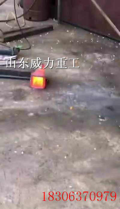 3000噸多向模鍛框架式油壓機(jī)工作中